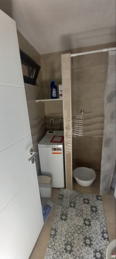Izdajem namješteno prizemlje kuće.