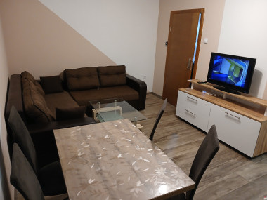 Izdajem namjesten stan kod KLINICKOG CENTRA PAPRIKOVAC