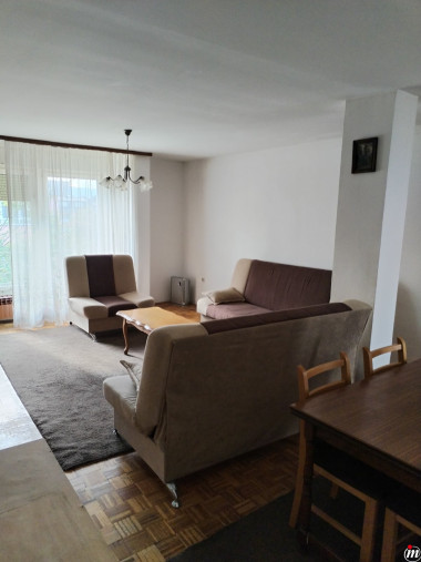 Izdajem trosoban stan Banja Luka - 450KM