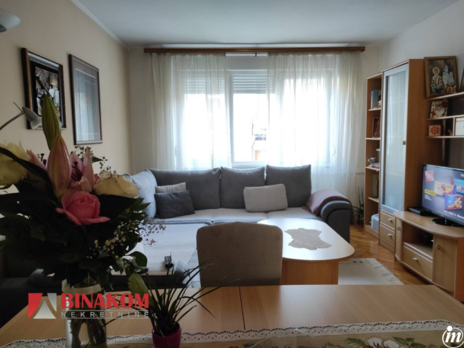 Na prodaju stan 66m2, Centar