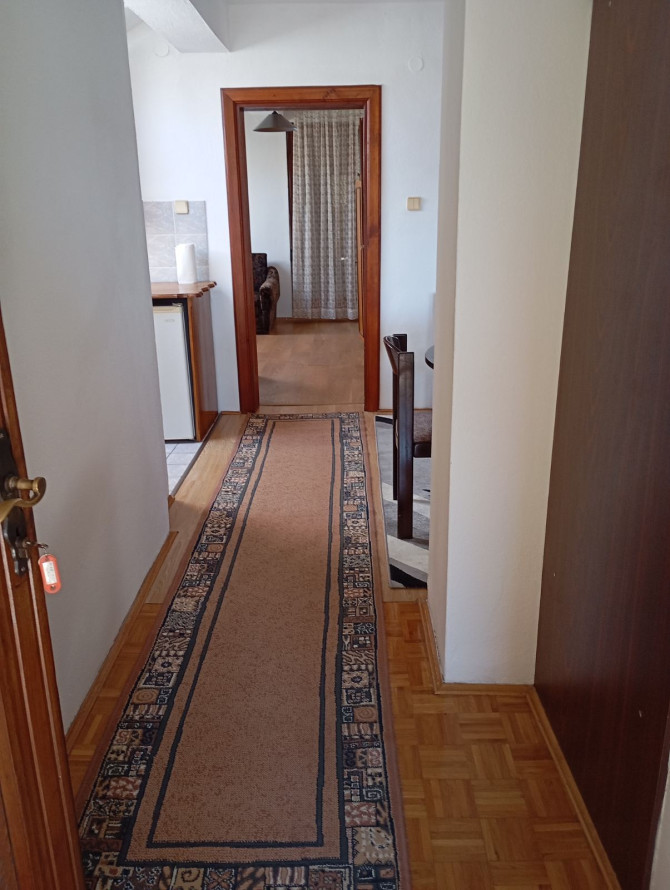 Izdajem dvosoban stan u ul. Ranka Šipke 15, namješten