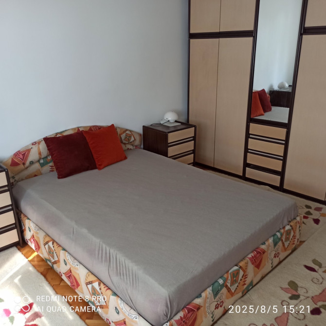 Izdaje se trosoban, namješten stan sa garažom, Centar