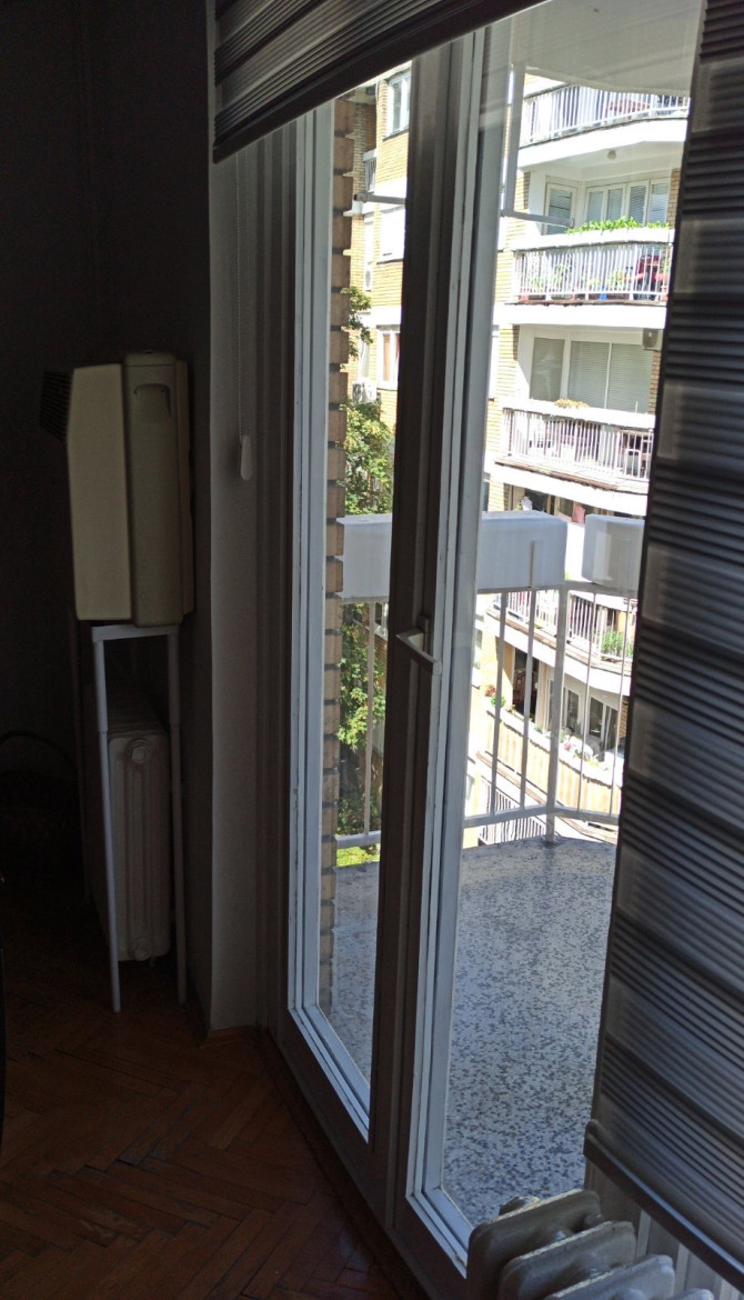 Izdaje se trosoban, namješten stan sa garažom, Centar