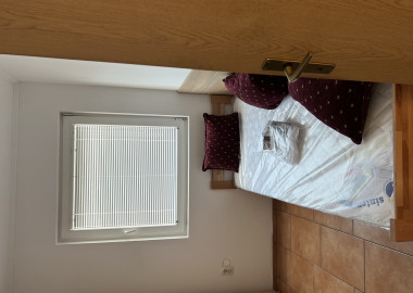 Jednokrevetna namjestena soba