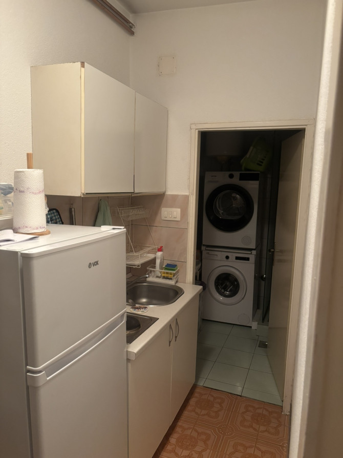 Iznajmljujem dvije jednokrevetne sobe za djevojke