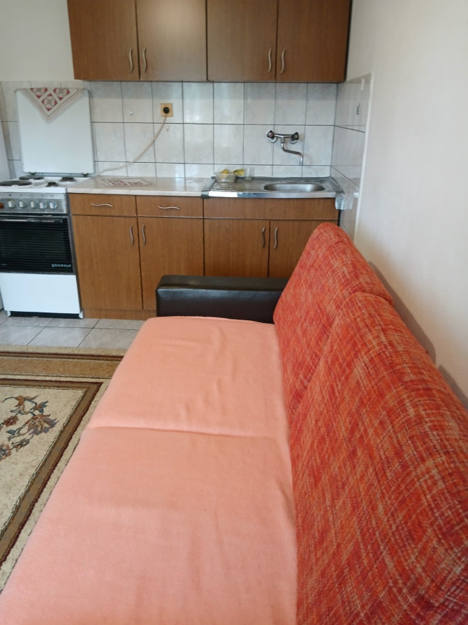 Iznajmljujem namješten stan i sobe na atraktivnoj lokaciji u Banjoj Luci