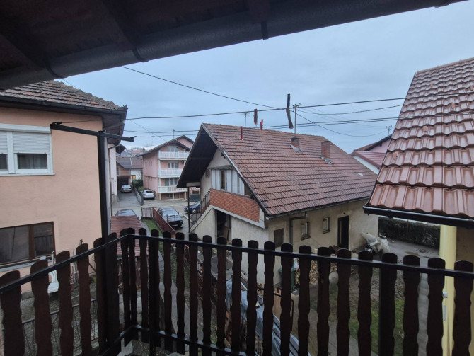 Iznajmljuje se sprat kuće na atraktivnoj lokaciji u Banjalučkom naselju Lauš