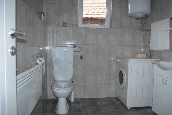 Iznajmljujem 3 sobe na atraktivnoj lokaciji u Banjalučkom naselju Paprikovac!