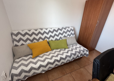 Iznajmljujem namjestenu jednokrevetnu sobu