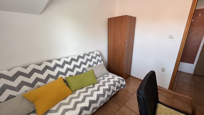 Iznajmljujem namjestenu jednokrevetnu sobu