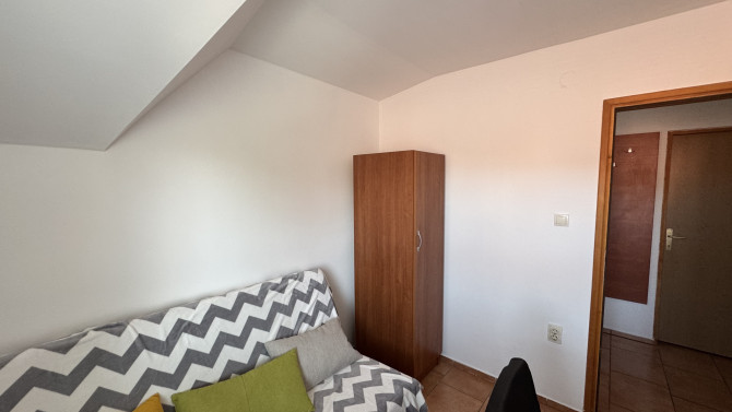 Iznajmljujem namjestenu jednokrevetnu sobu