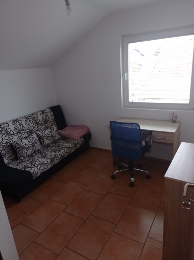 Iznajmljujem namjestenu jednokrevetnu sobu