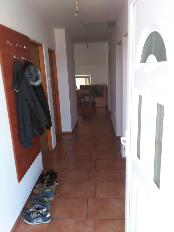 Iznajmljujem namjestenu jednokrevetnu sobu