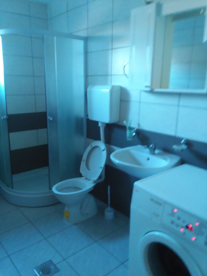 Iznajmljujem namjestenu jednokrevetnu sobu