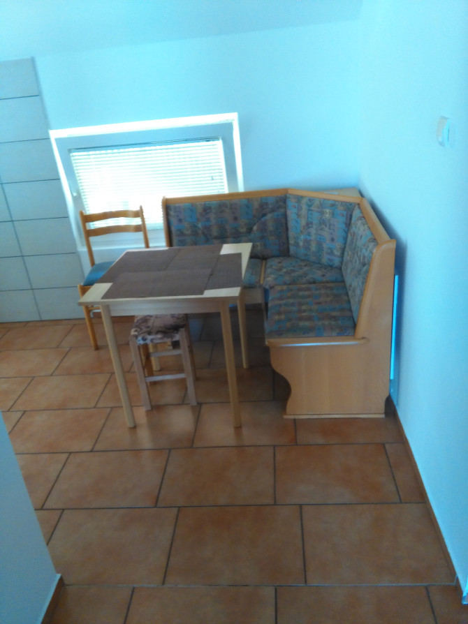 Iznajmljujem namjestenu jednokrevetnu sobu