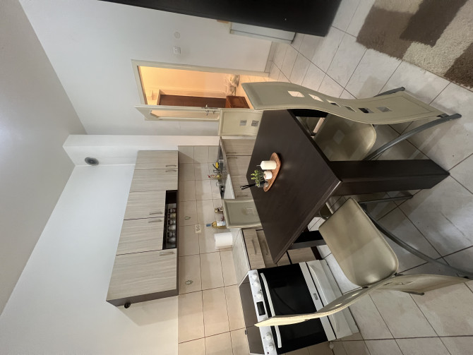 Izdajem garsonjeru kod Kampusa