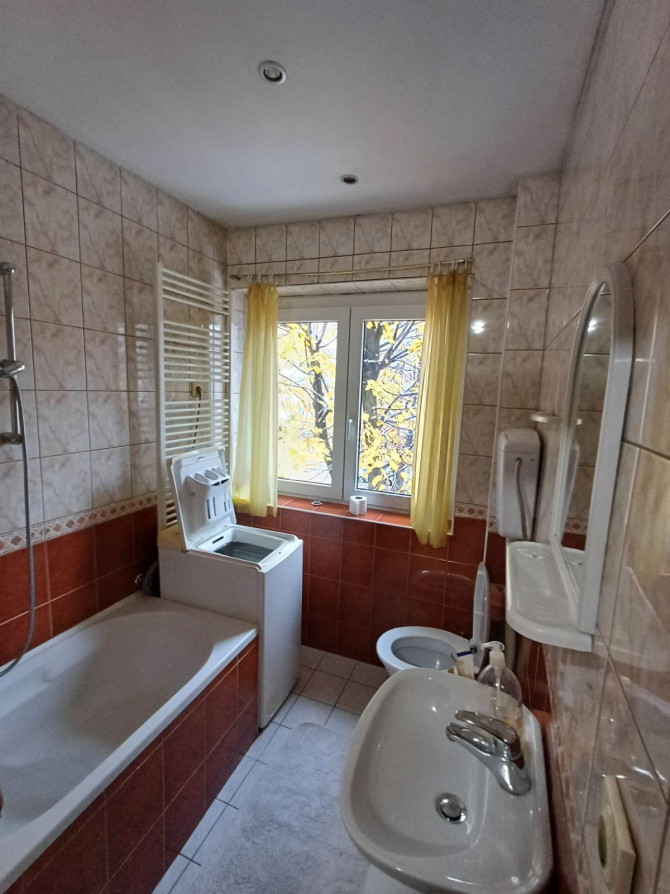 Iznajmljuje se namještena garsonjera na atraktivnoj lokaciji u centru grada