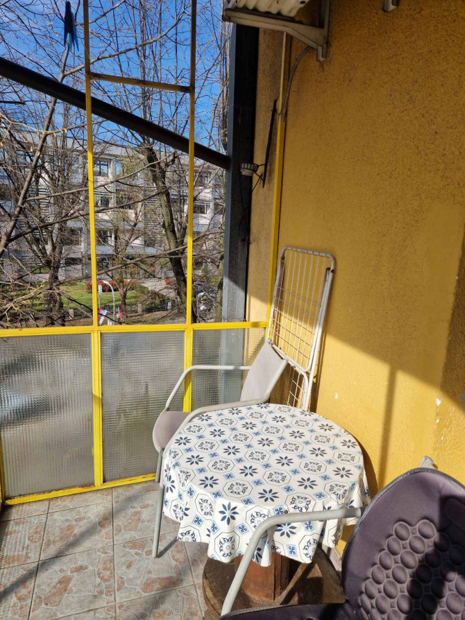 Iznajmljuje se namještena garsonjera na atraktivnoj lokaciji u centru grada