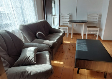 IZDAJE SE DVOIPOSOBAN STAN U BLIZINI EMPORIJUMA, 550 KM