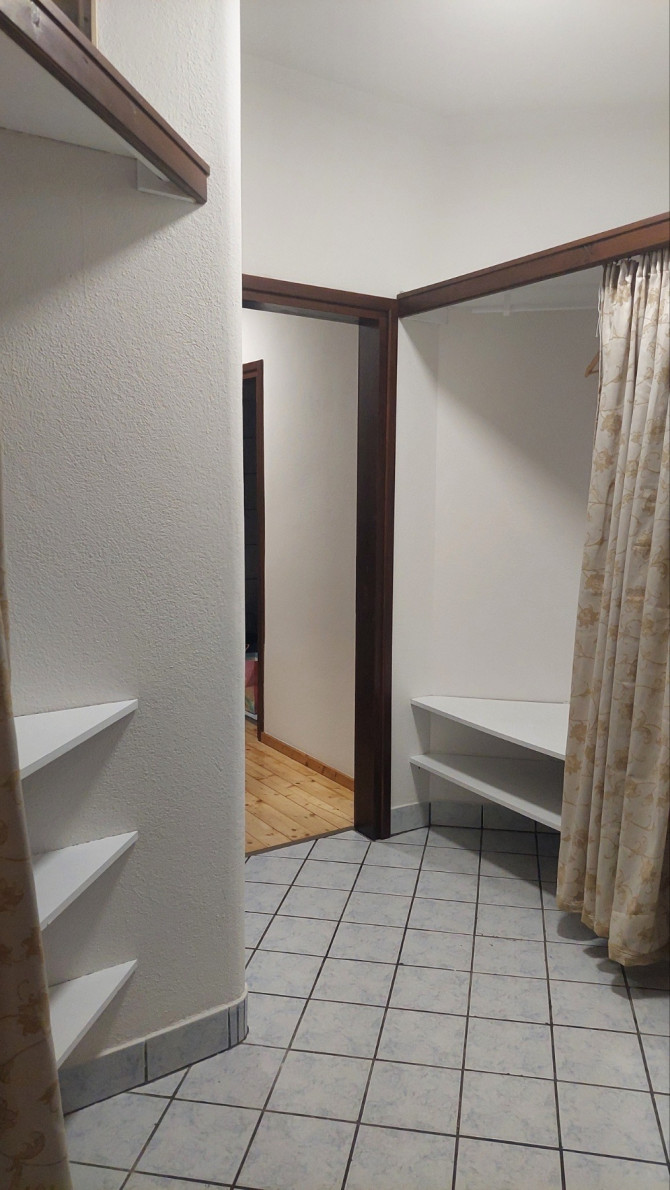 IZDAJE SE DVOIPOSOBAN STAN U BLIZINI EMPORIJUMA, 550 KM