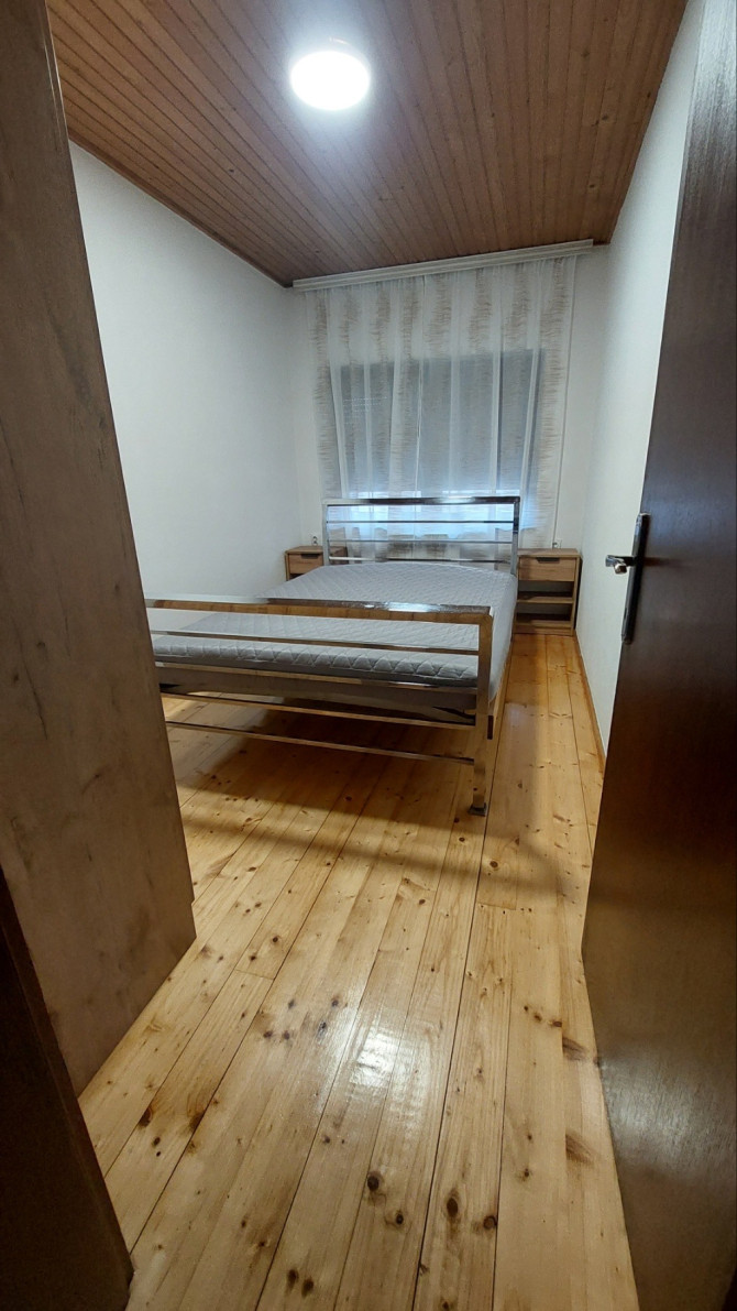 IZDAJE SE DVOIPOSOBAN STAN U BLIZINI EMPORIJUMA, 550 KM