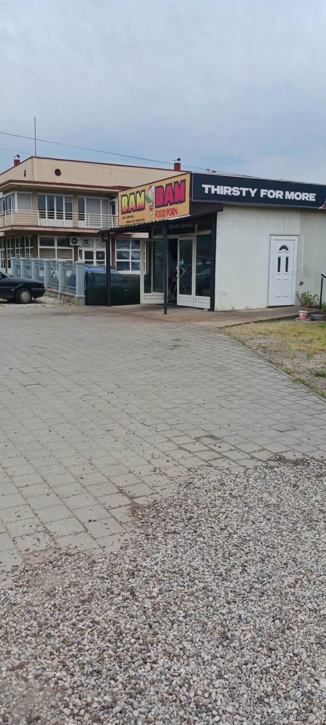 Izdajem poslovni prostor 32 kvadrata na frekventnoj lokaciji