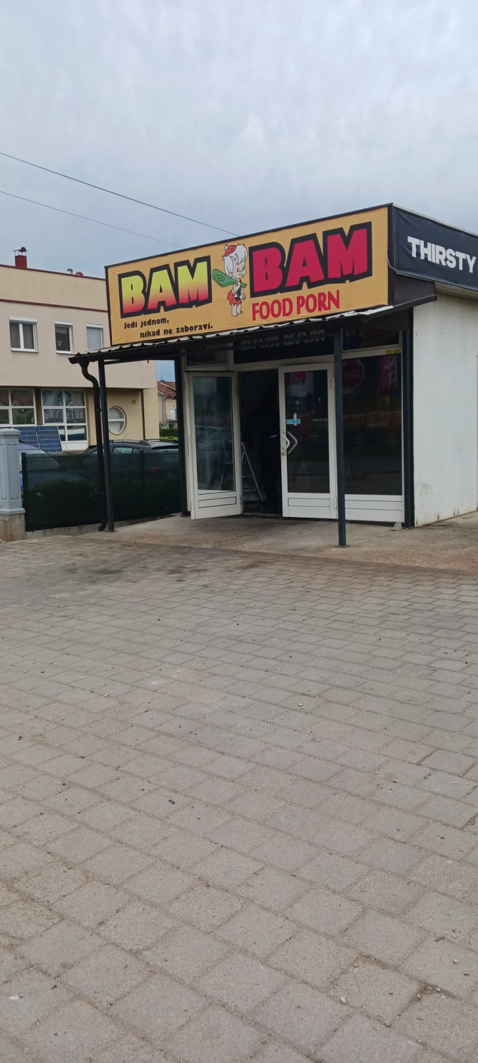 Izdajem poslovni prostor 32 kvadrata na frekventnoj lokaciji