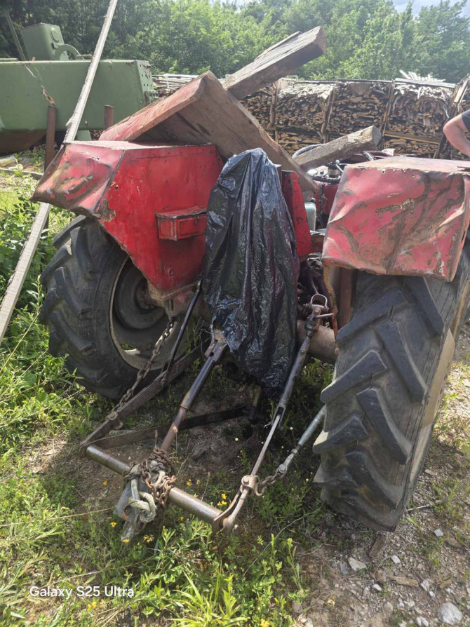 Prodaje se traktor IMT 533 sa kabinom