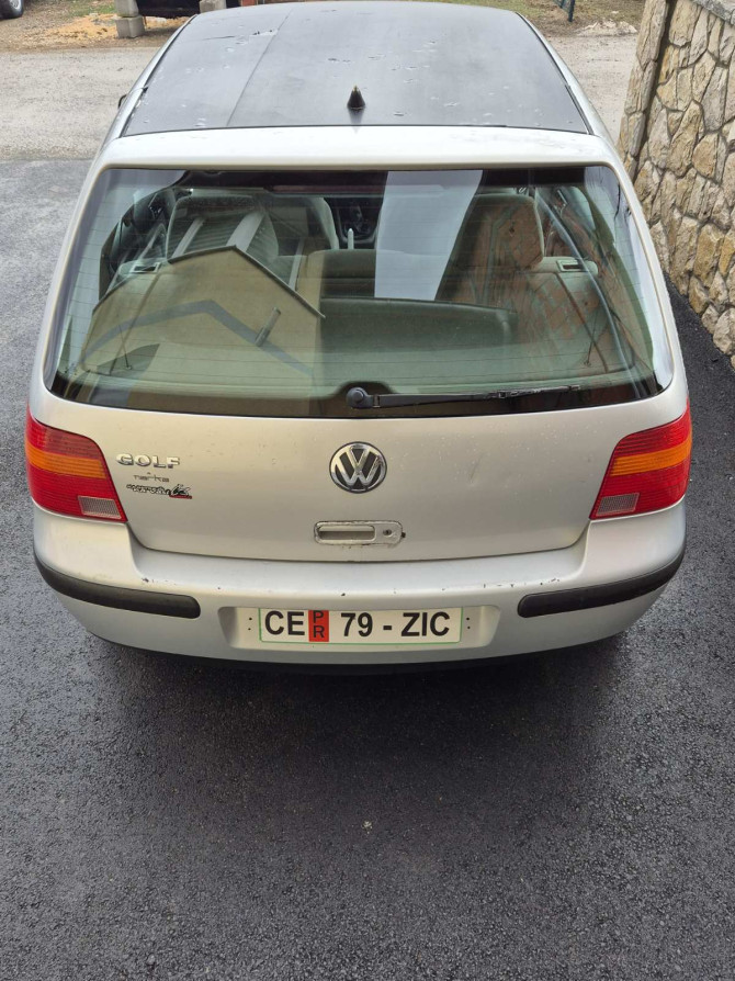 Prodajem Golf 4 benzin 1,6 1999 godište