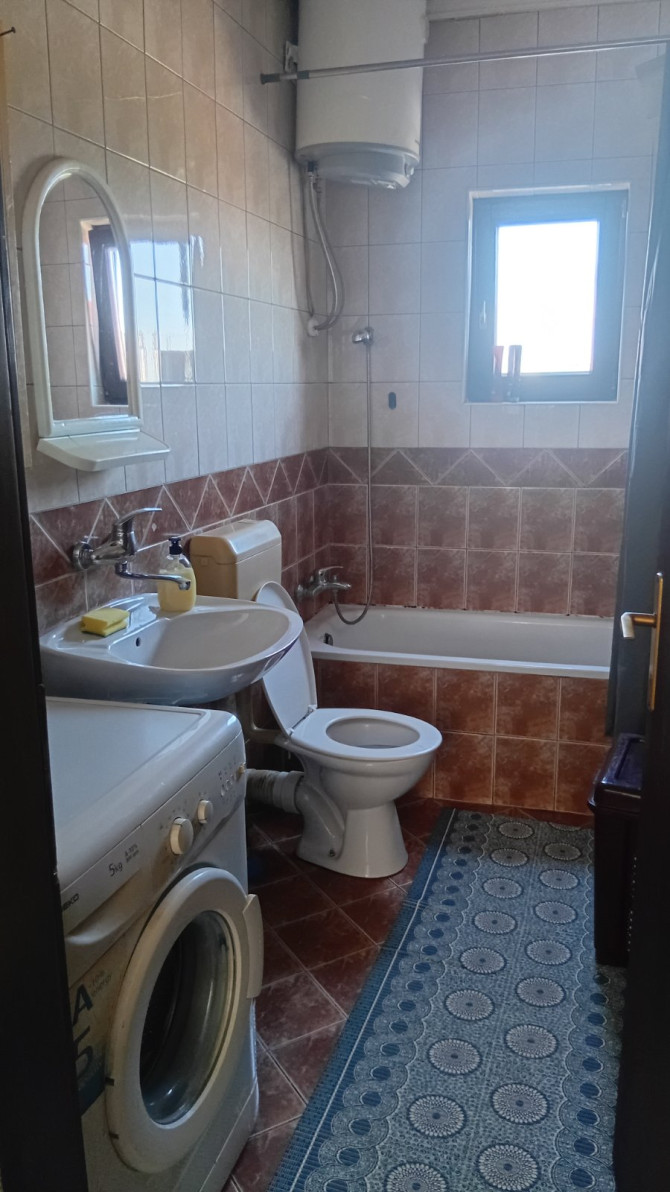 Iznajmljujem sobu na spratu kuće