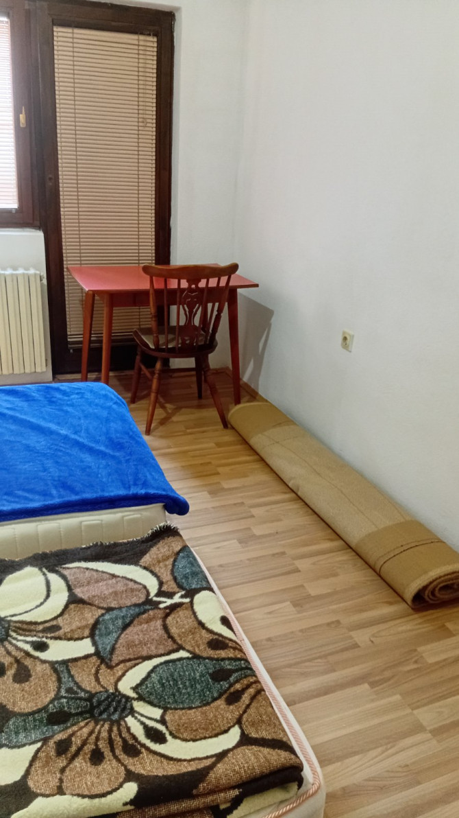 Iznajmljujem sobu na spratu kuće