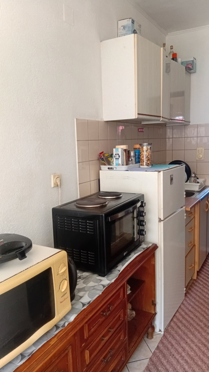 Iznajmljujem sobu na spratu kuće