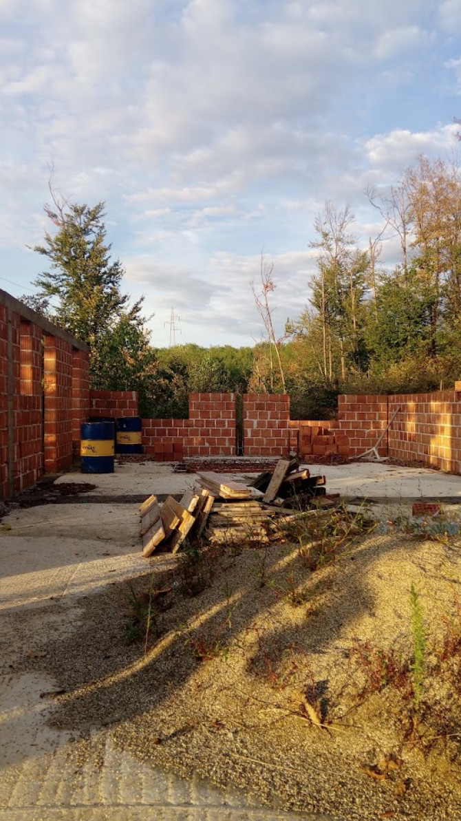 Kuća u izgradnji od 98m² u prelijepoj prirodi - Prilika za završetak po želji!