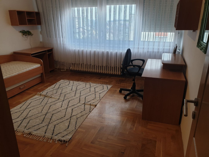 Izdaje se trosoban stan,kod pošte,škole i marketa u Novoj varoši,grijanje struja
