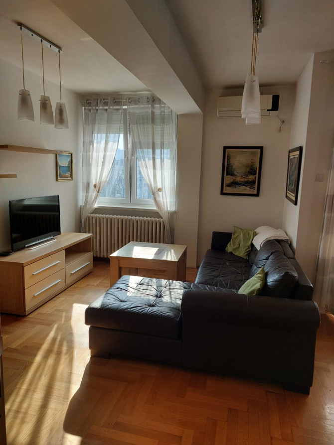 Izdaje se trosoban stan,kod pošte,škole i marketa u Novoj varoši,grijanje struja