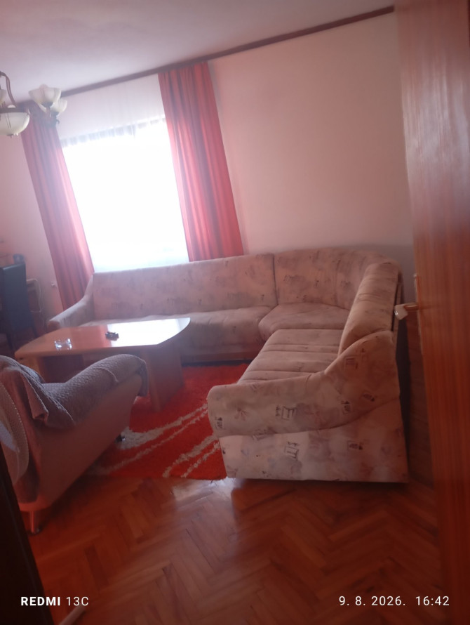 Iznajmljujem namješten stan od 65m2 u Trnu