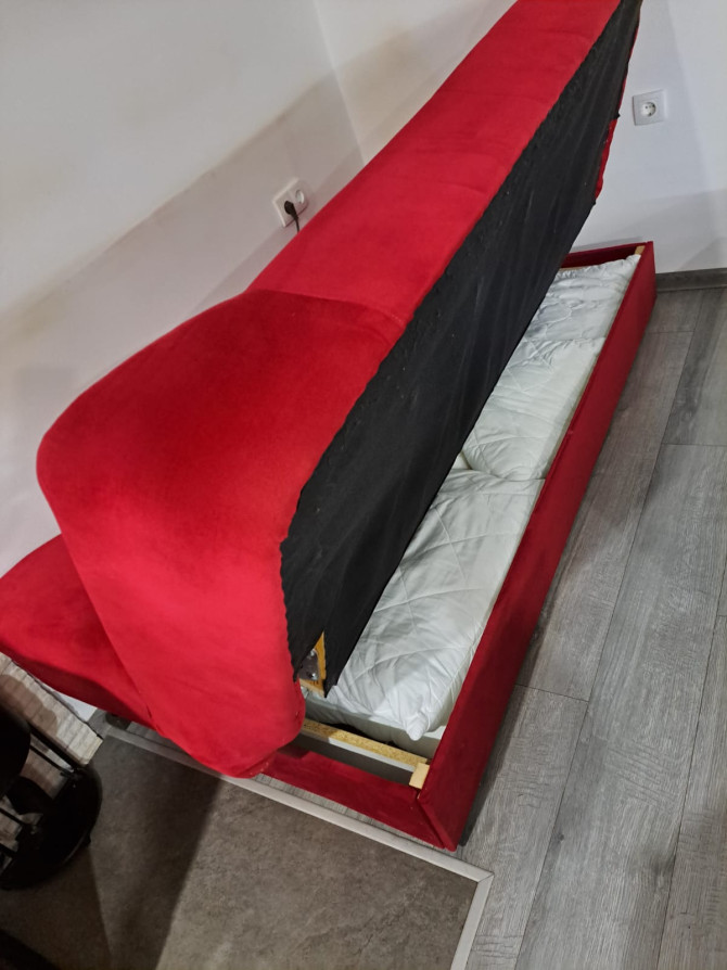 Prodajem dobro očuvan kauč na razvlačenje