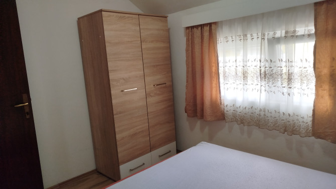 Izdajem manji, namješten, dvosoban stan, sa posebnim ulazom i i obezbijeđenim parkingom