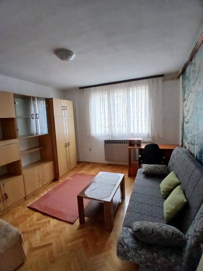 Izdaje se stan za djevojku centar - Nova Varoš sa grijanjem