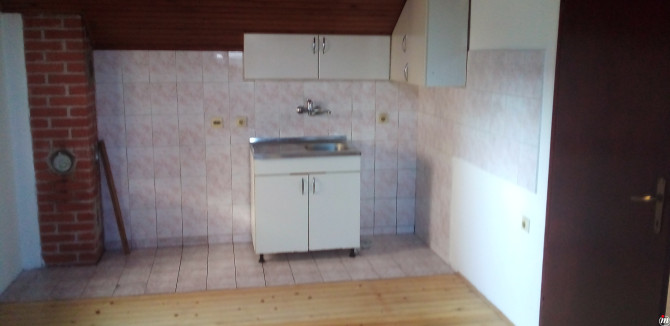 Izdajem trosoban stan u Zalužanima 