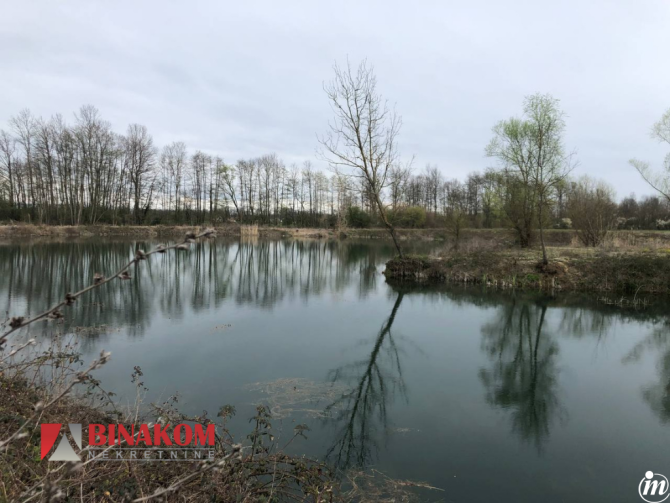 Na prodaju jezero, Trošelji