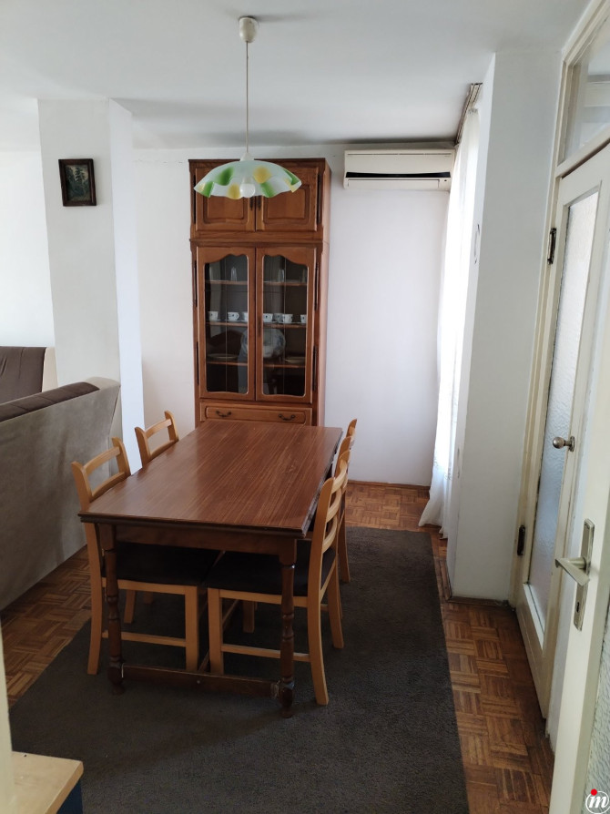 Izdajem trosoban stan Banja Luka - 450KM