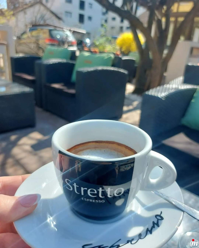 Potrebna djevojka za rad u kaficu