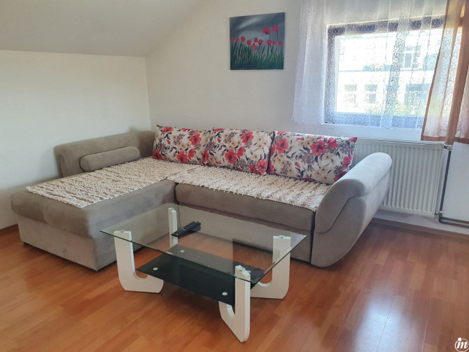 Izdajem stan, blizu Kampusa