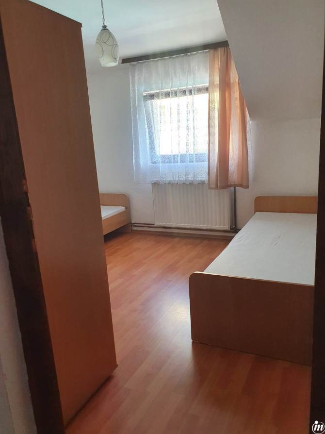 Izdajem stan, blizu Kampusa