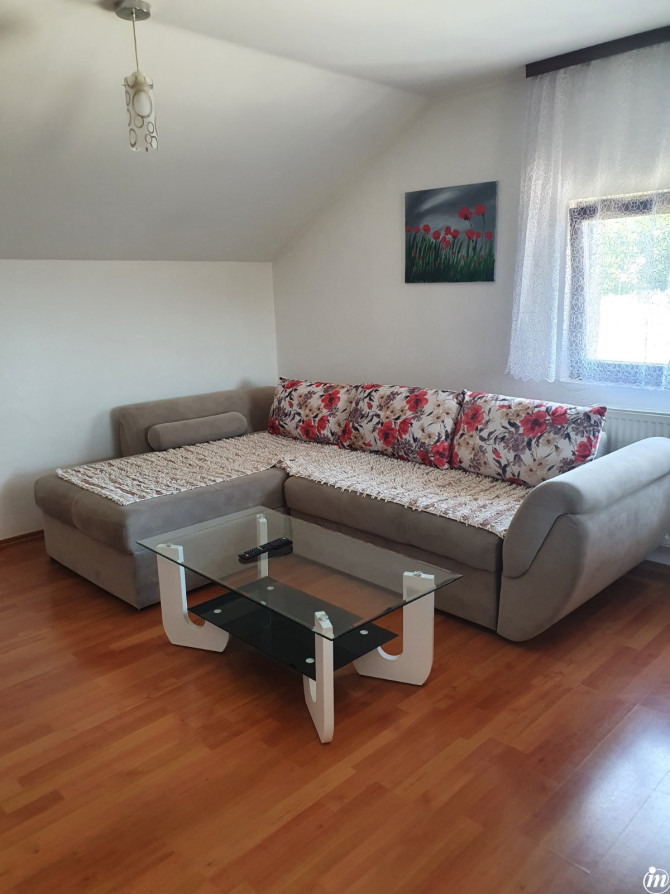 Izdajem stan, blizu Kampusa