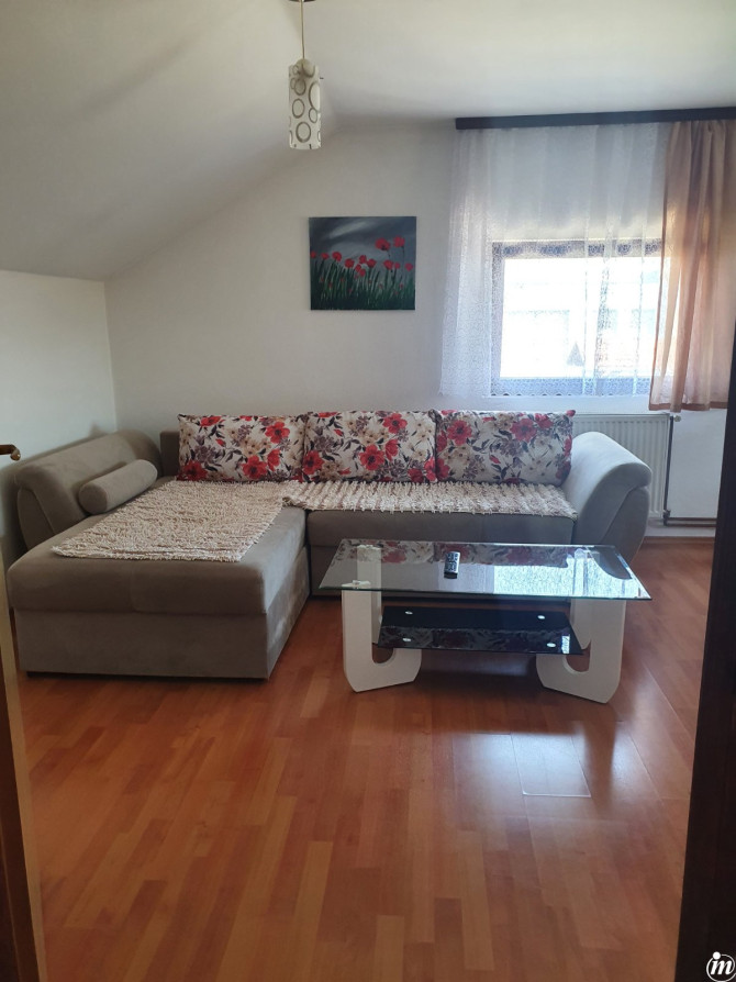 Izdajem stan, blizu Kampusa