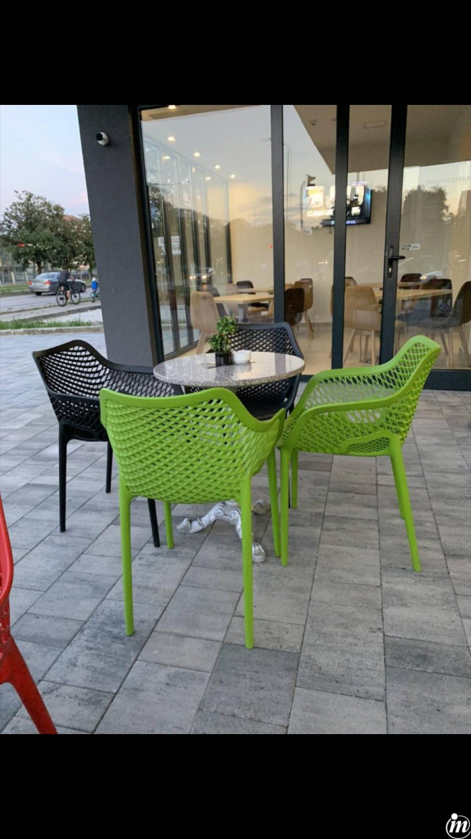 Prodajem stolove i stolice za ugostiteljstvo