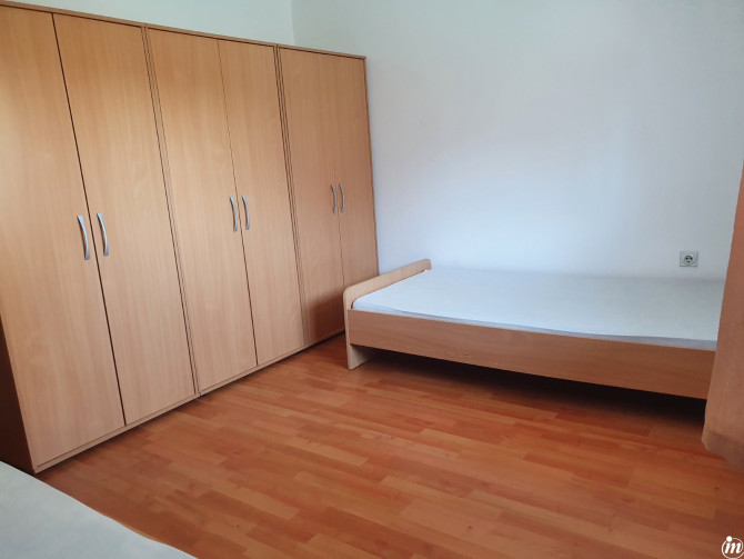 Izdajem stan, blizu Kampusa