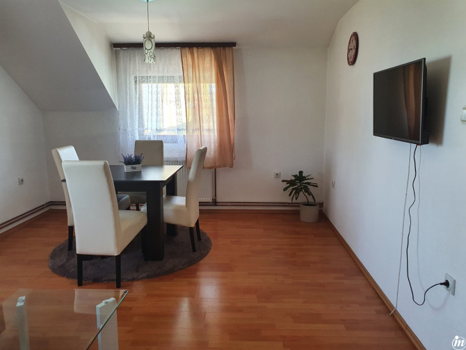 Izdajem stan, blizu Kampusa